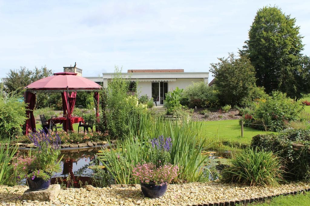 Les Petites Chambres De La Bleue Maison Coeuve Exterior foto